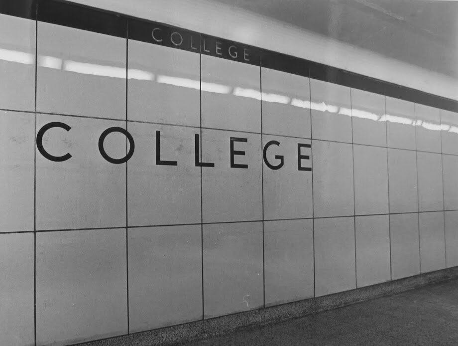 Original Yonge 05 College 19810723 College Sign