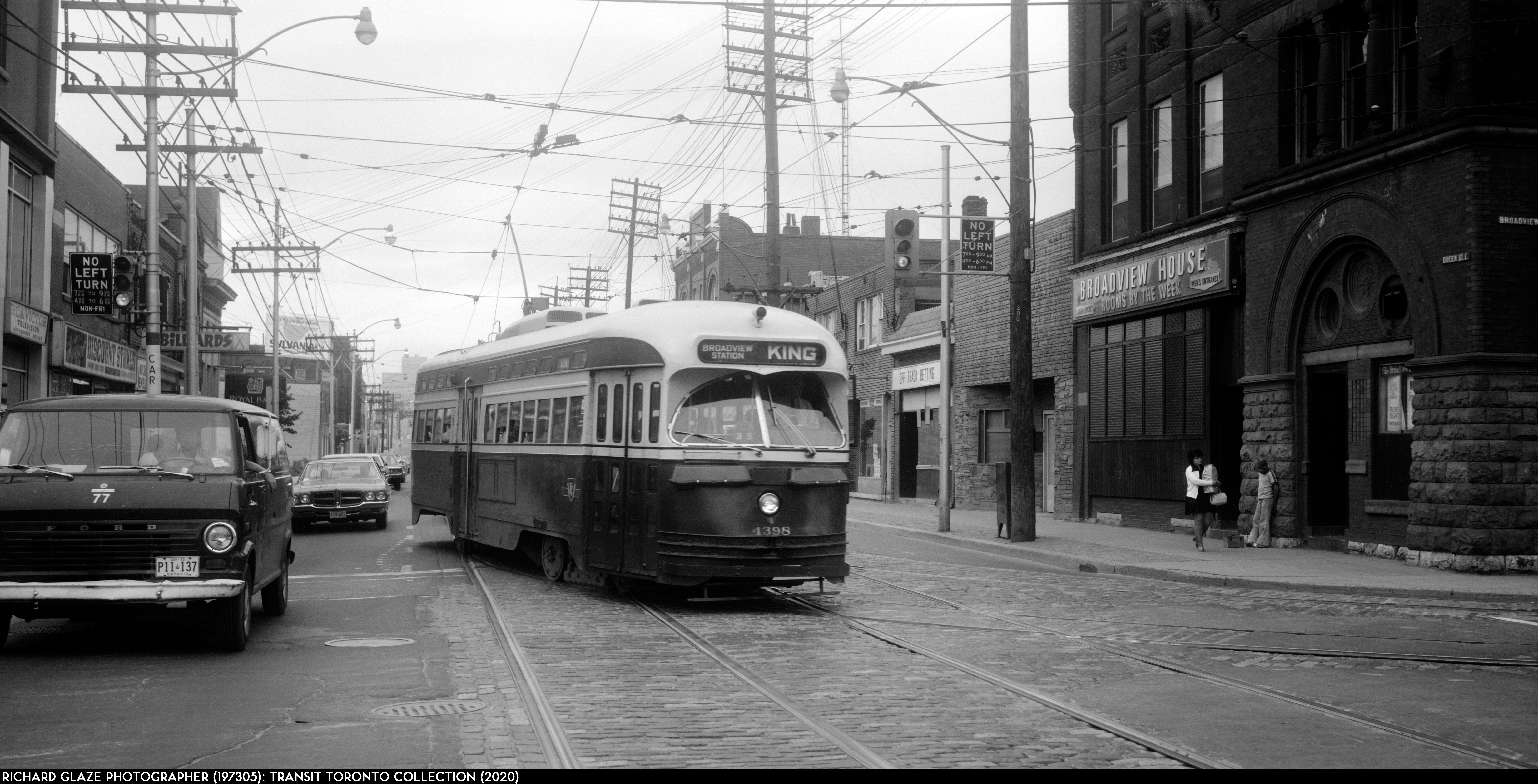 19730500 - 501 Queen - 4398 Turning from Queen onto Broadview