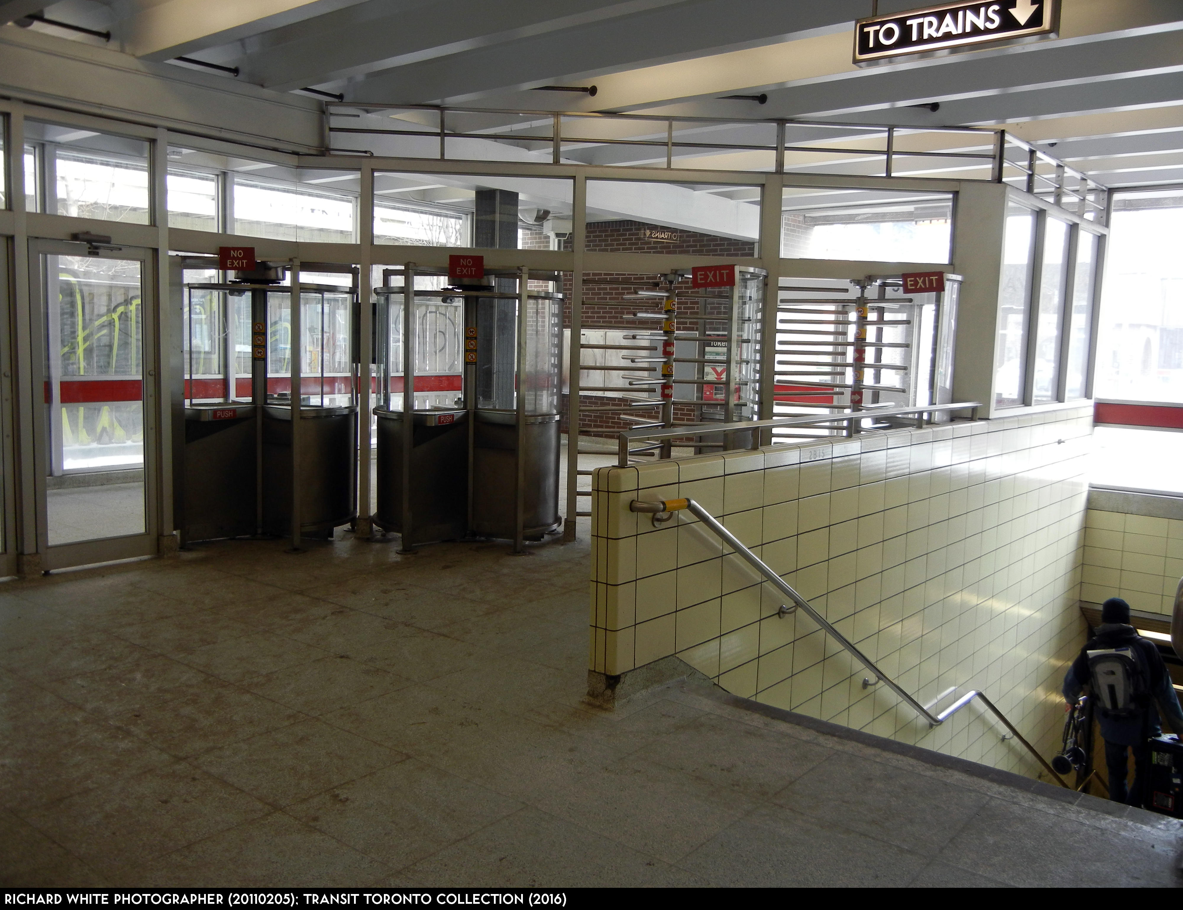 Bloor-Danforth Subway 14 Spadina 20110205-3
