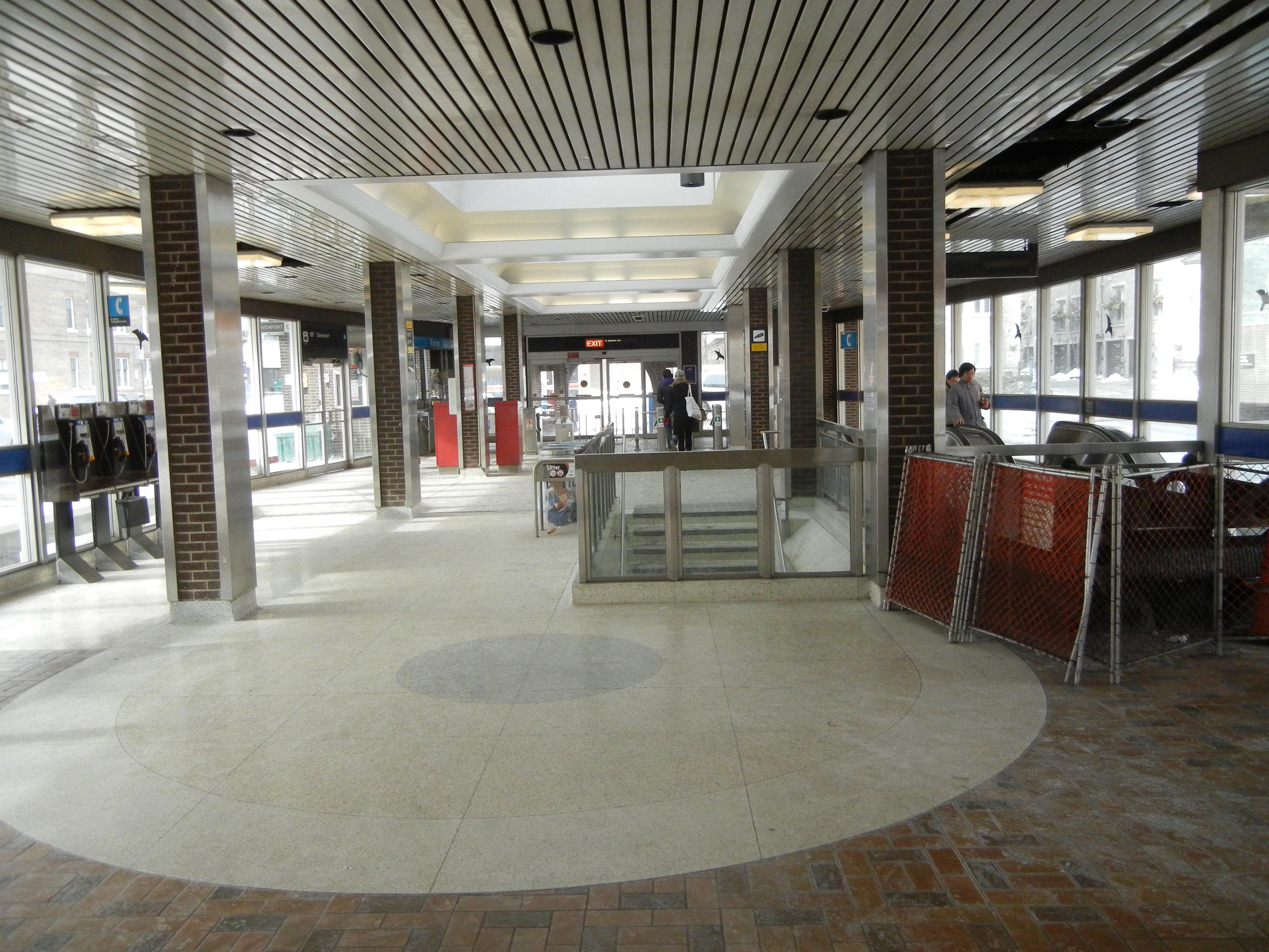 Bloor-Danforth Subway 14 Spadina 20110205-Main Entrance West